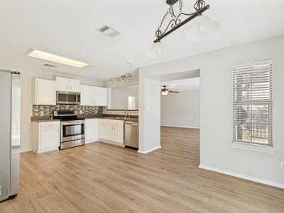Living area at 1107 Fox Sparrow Cv - 7 bed 2 bath home