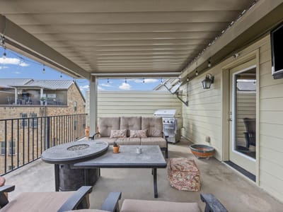 Primary bedroom at 1112 Highknoll Ln - 3 bed 3 bath home
