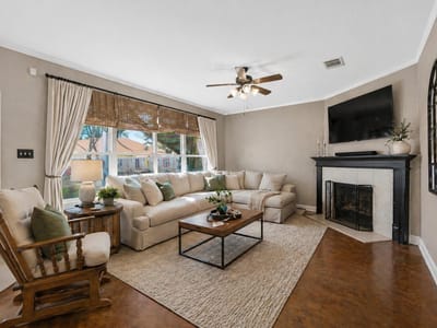 Living area at 1114 Calistoga DR - 4 bed 2 bath home