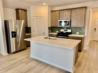 Living area at 113 Maple Hedge Rd - 3 bed 2 bath home