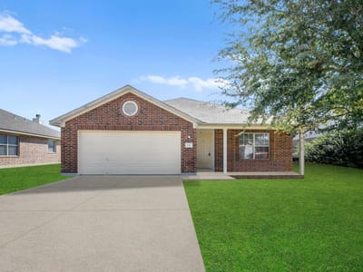 Living area at 114 Gainer Dr - 4 bed 2 bath home