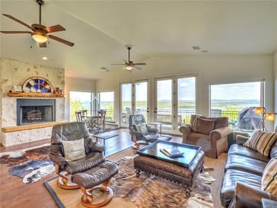 Living area at 115 Hill Loop - 3 bed 3 bath home