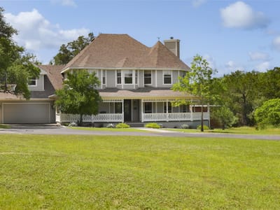 Living area at 11505 Southwest Oaks - 7 bed 5 bath home