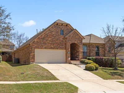 Living area at 1205 Winding Way DR - 4 bed 3 bath home