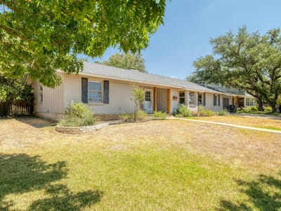 Primary bedroom at 1208 Country Club Rd - 3 bed 3 bath home