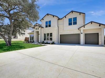 Living area at 1209 Stormy Dr - 5 bed 4 bath home