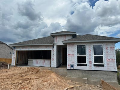 Living area at 121 Amber Oak LN - 4 bed 3 bath home