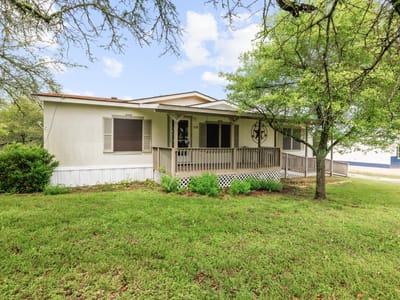Living area at 1210 Thousand Oaks Trl - 3 bed 2 bath home