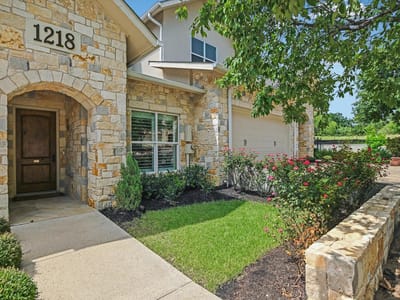 Living area at 1218 Haven LN Unit #102 - 4 bed 2 bath home