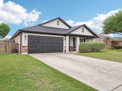 Living area at 124 Waterlily Way - 4 bed 2 bath home