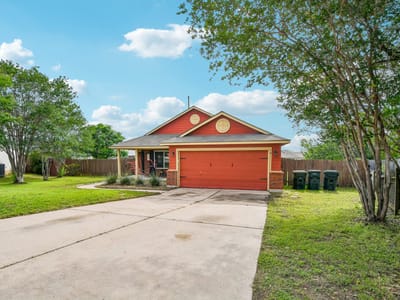 Living area at 125 Mason Reed Cv - 4 bed 2 bath home
