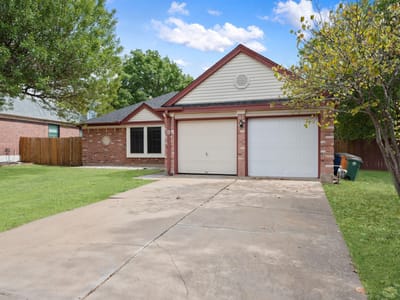 Living area at 12501 Fallen Tower Ln - 3 bed 2 bath home