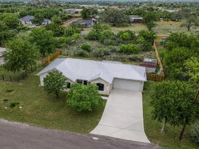Living area at 128 W Persimmon Dr - 3 bed 2 bath home