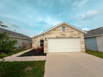 Living area at 129 Tall Grass Dr - 3 bed 2 bath home
