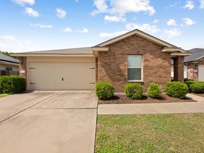Living area at 13305 Ring DR - 3 bed 2 bath home
