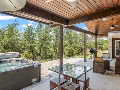 Living area at 13326  Trautwein Rd - 4 bed 3 bath home