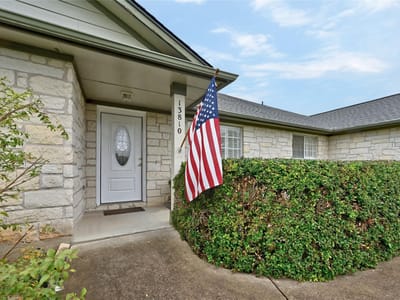 Living area at 13810 Fm 1826 - The Hills Of Texas Ph 1, Austin, TX
