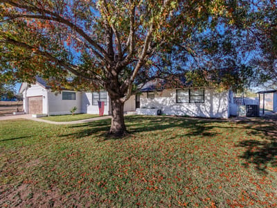 Primary bedroom at 139 E Cottonwood Dr - 3 bed 3 bath home