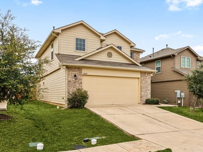 Living area at 13925 Heywood Dr - 4 bed 2 bath home