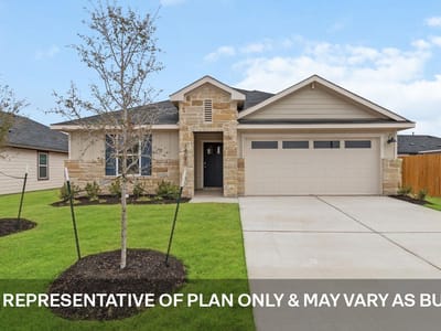 Living area at 140 Southridge Trl - 4 bed 3 bath home