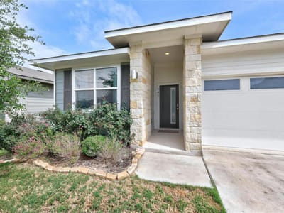 Living area at 141 Parryi Cv - 4 bed 2 bath home