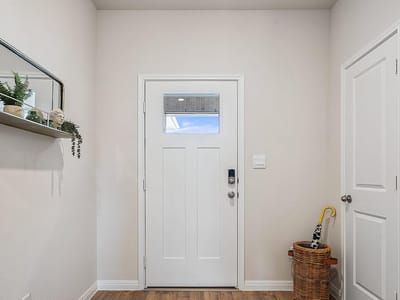 Living area at 141 SOUTHRIDGE Trl - 3 bed 2 bath home