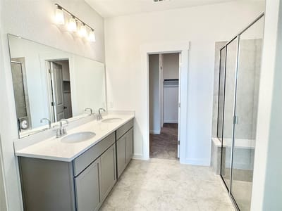 Bathroom at 14117 Grassley Trl - 5 bed 3 bath home