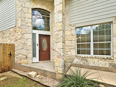 Living area at 14433 Ballycastle TRL - 3 bed 2 bath home