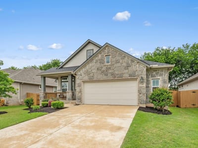 Living area at 148 White Steppe Way - 4 bed 2 bath home