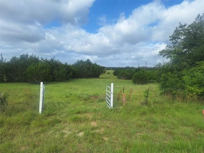 Living area at 1483 County Road 281 Rd - JENKS, J. SUR.,, Leander, TX