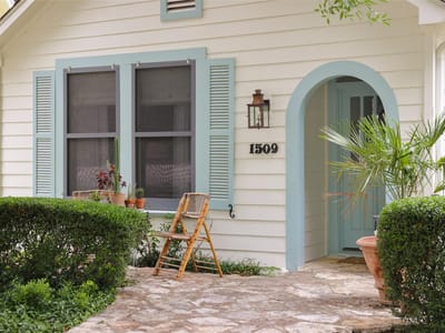 Living area at 1509 Palma Plz - 3 bed 2 bath home