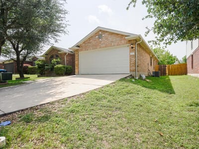 Living area at 1520 Darjeeling Dr - 4 bed 2 bath home