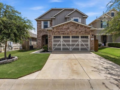 Living area at 154 Danish Drive - 3 bed 2 bath home