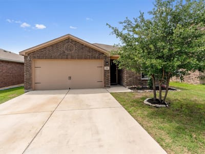 Living area at 156 Proclamation Ave - 3 bed 2 bath home