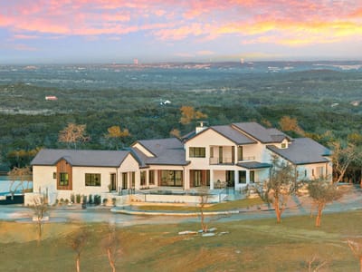 Living area at 1562 Canyon Crossing View - 5 bed 4 bath home