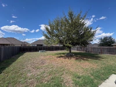 Primary bedroom at 1576 Twin Cv - 3 bed 2 bath home