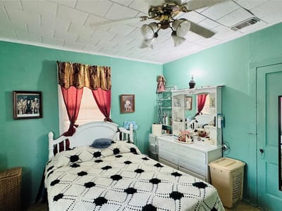 Primary bedroom at 1604 S PINE St - 2 bed 1 bath home
