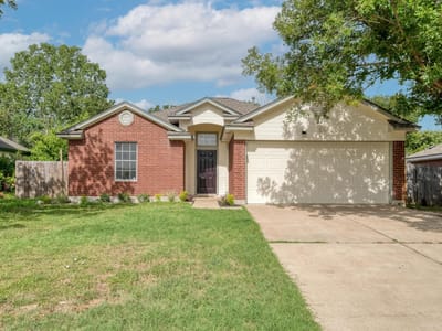 Living area at 1604 Southwestern BLVD - 3 bed 2 bath home