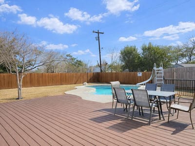 Living area at 1609 Woodhill DR - 4 bed 2 bath home
