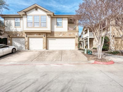 Living area at 16100 S Great Oaks Dr Unit #602 - 2 bed 2 bath home