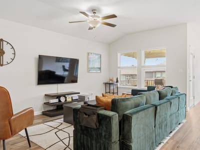 Living area at 162 El Capitan Loop - 4 bed 2 bath home