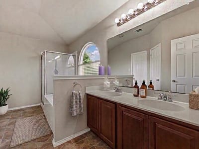 Bathroom at 164 Regent CV - 4 bed 2 bath home