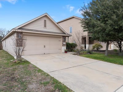 Living area at 1672 Treeta TRL - 3 bed 2 bath home
