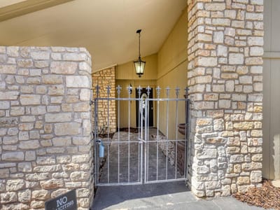 Living area at 1702 Sunset DR - 3 bed 3 bath home
