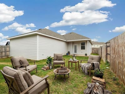 Living area at 171 Acadia Dr - 3 bed 2 bath home