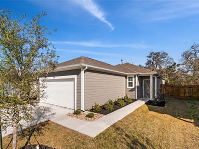 Living area at 174 Bendecido Loop - 3 bed 2 bath home