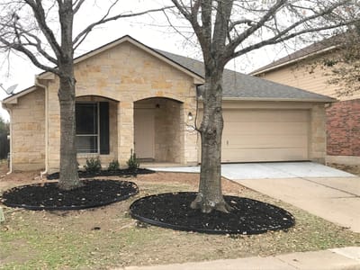 Living area at 18704 Dry Pond DR - 3 bed 2 bath home
