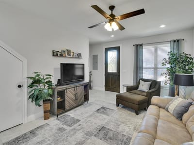 Living area at 18902 Nicklaus Dr - 2 bed 1 bath home