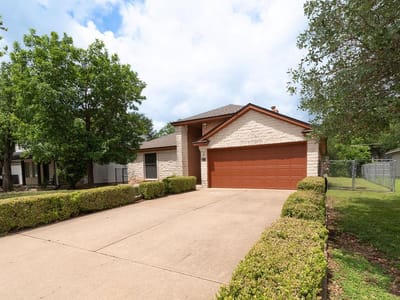 Living area at 1902 Hollow Tree Blvd - 4 bed 2 bath home
