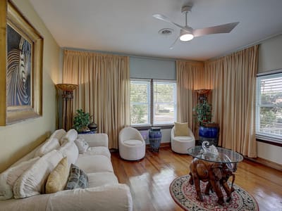 Living area at 1903 S Austin Ave - 2 bed 2 bath home